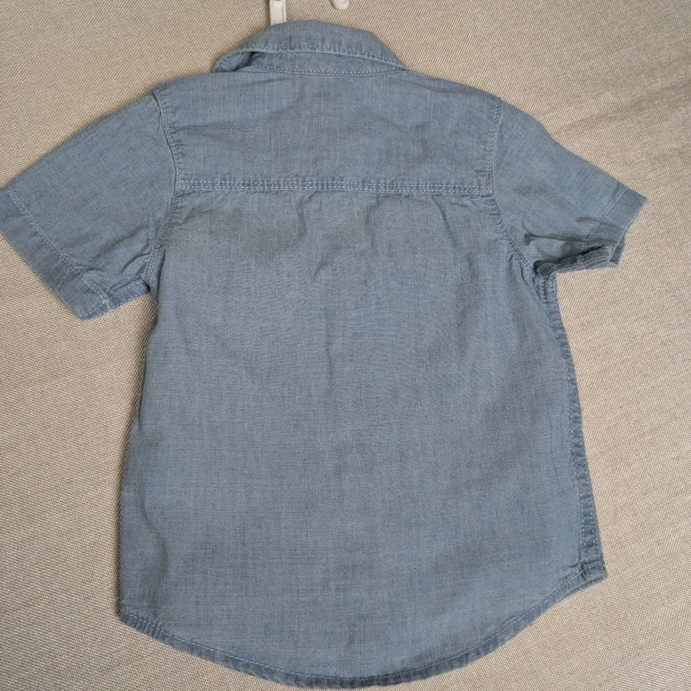 OshKosh Button Down Shirt Toddler 2T Blue NWT Chambray Short Sleeve Pocket